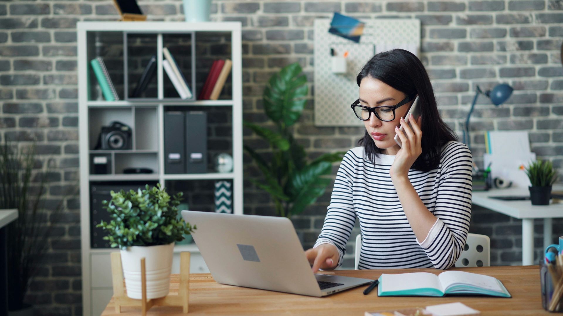 Personal move manager at The Mover Group on a client call - London international relocation