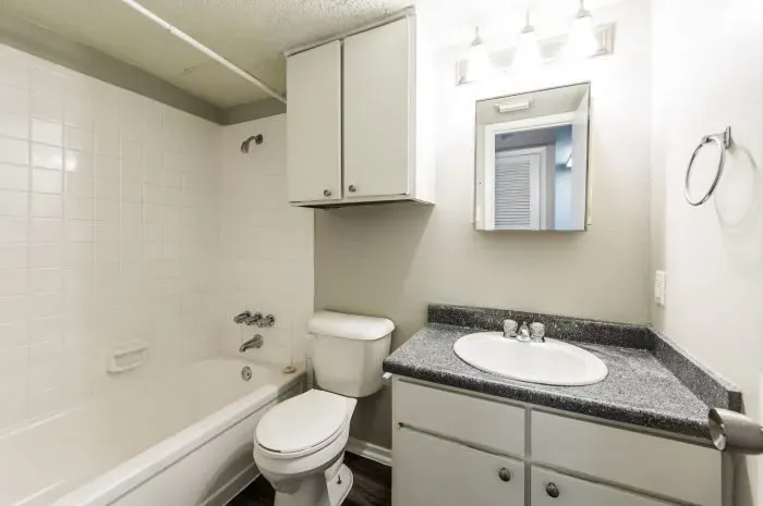 Los Arcos - bathroom