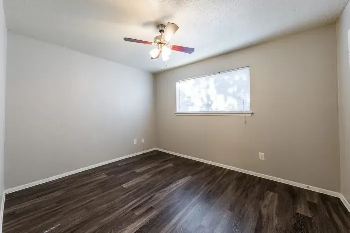 Los Arcos - living room with grey laminate wood flooring.