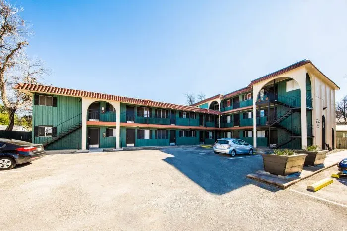 Los Arcos - exterior of building