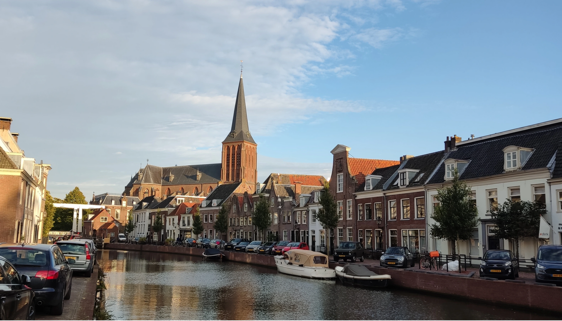 Fietstour langs de Vecht met een gids. Een rondleiding op de fiets langs dorpjes, buitenplaatsen en kastelen.