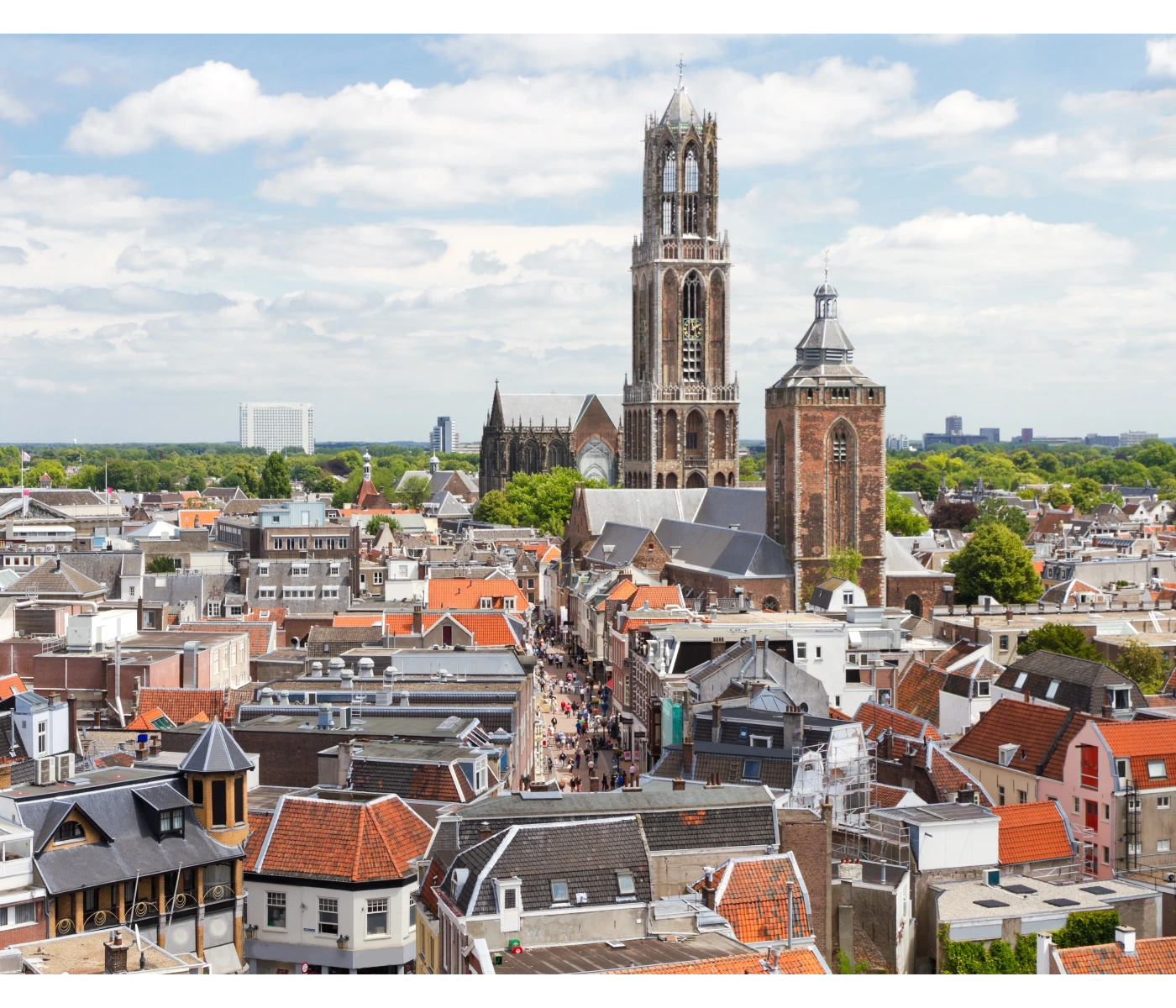 Kanovaren door Utrecht met gids. Een avontuurlijke rondleiding door de Oudegracht.