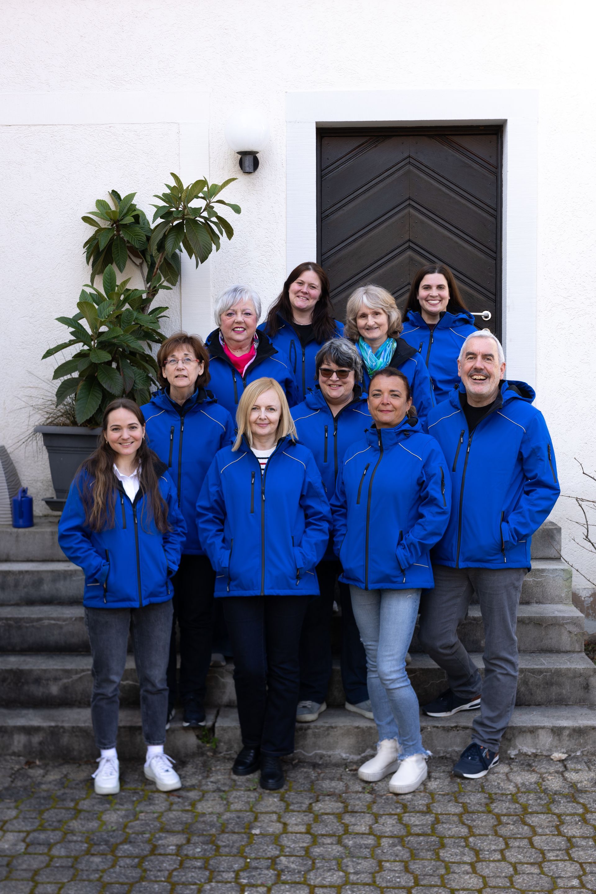 Gruppenfoto der Mitarbeiter*innen des Pflegekompetenz- und Beratungszentrum des Katholischen Sozialstationen in Mittelbaden