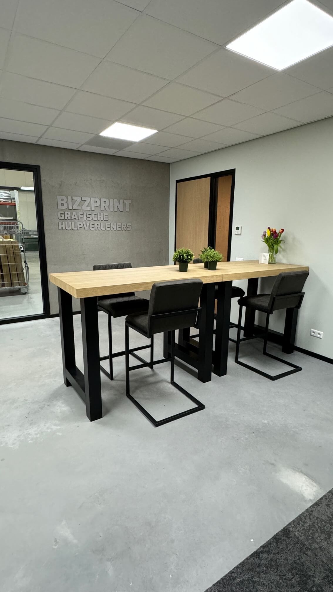 PET vilt tekst op betonwand