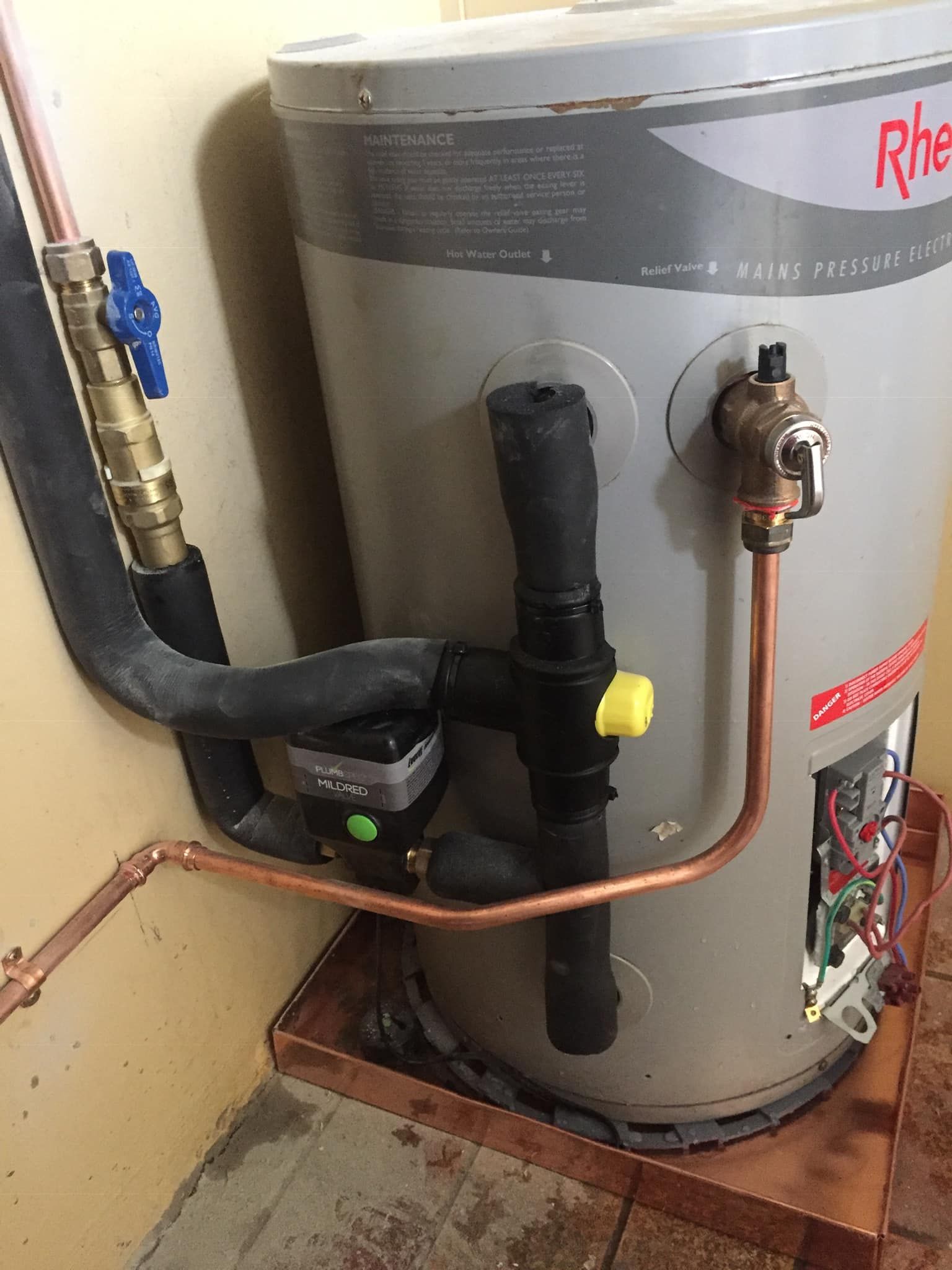 A Rheem Water Heater With Copper Piping — Hales Plumbing & Roofing In The Range, QLD