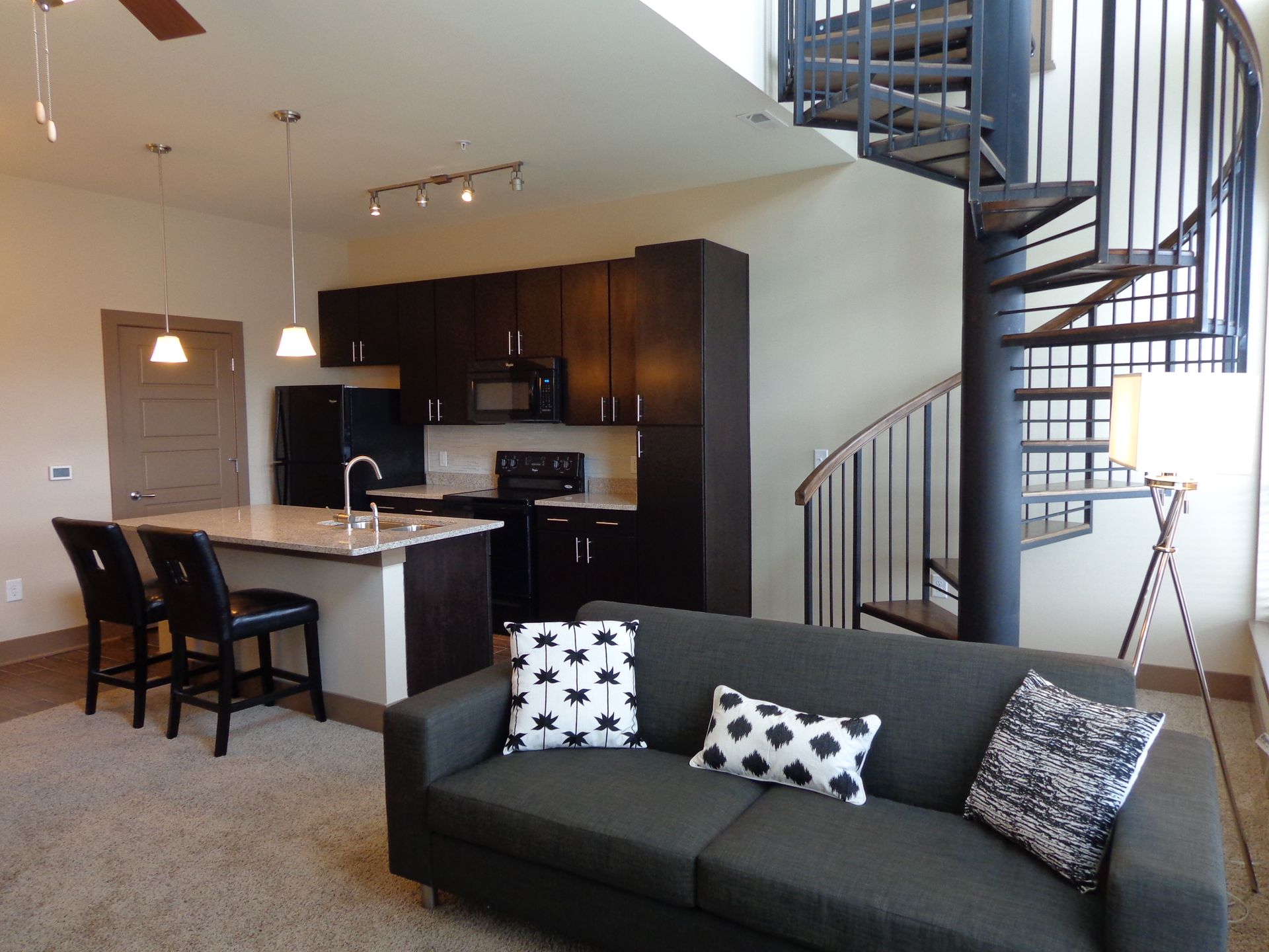 Modern & Open-Plan Loft Apartment
