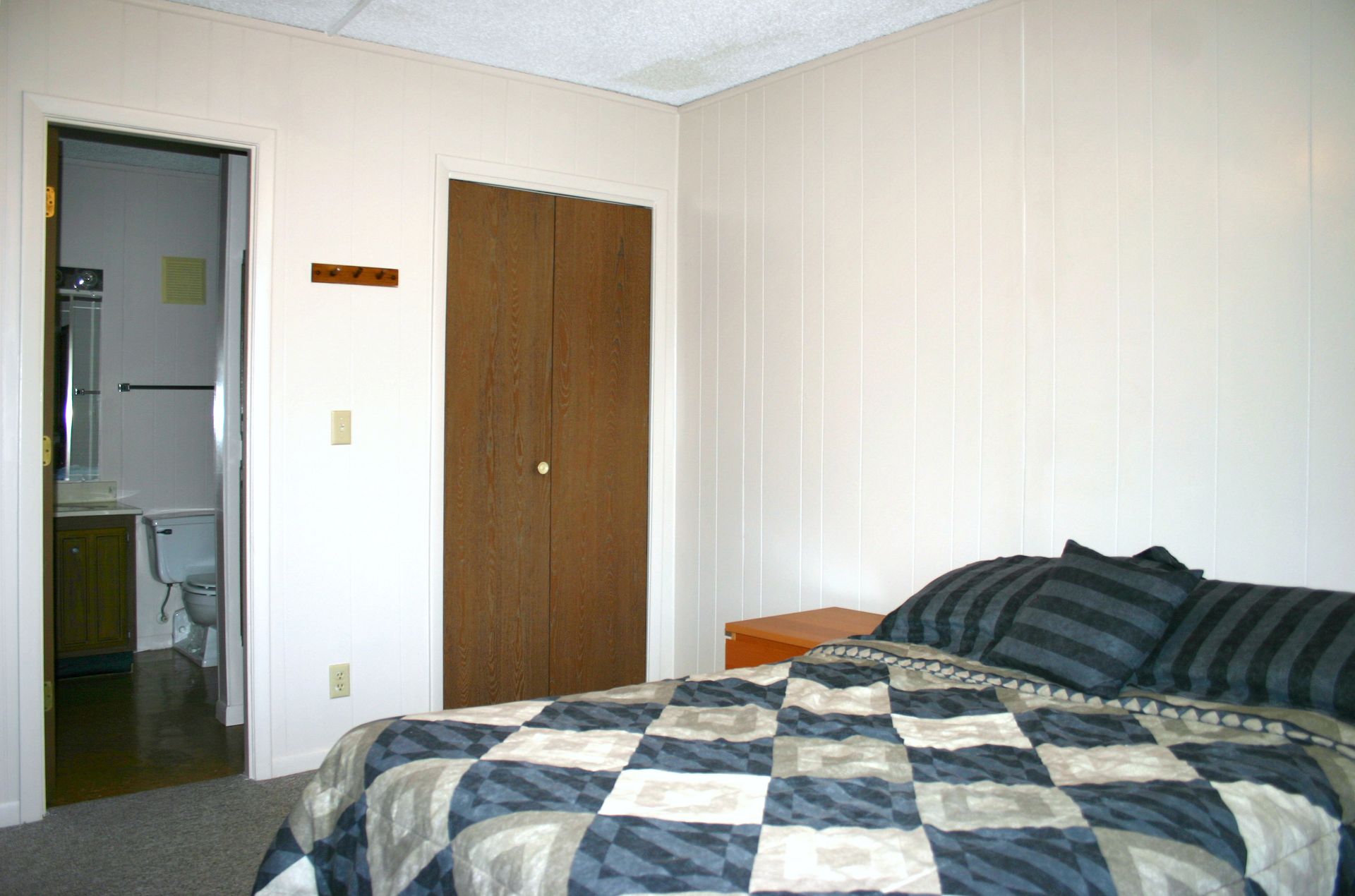 Photo showing a master bedroom