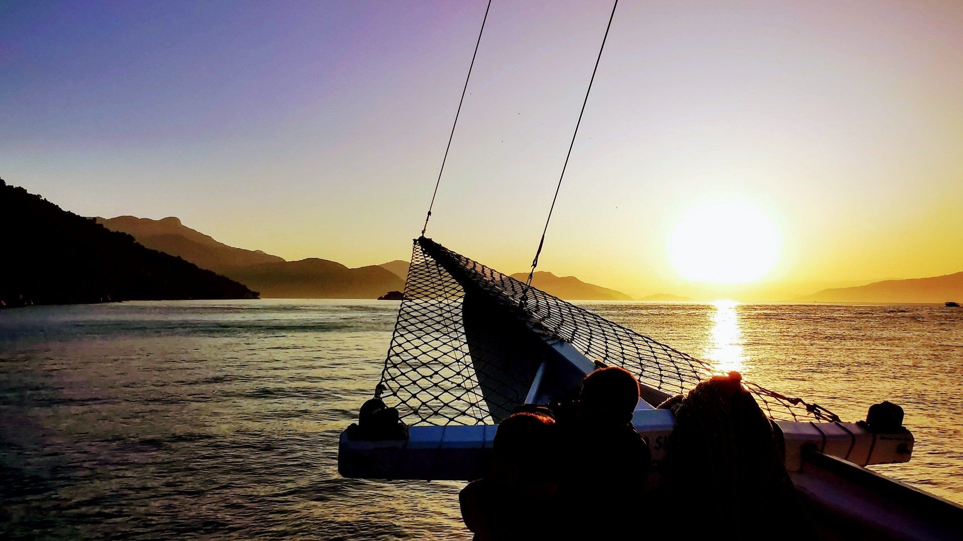 sunset on a boat tour ilha grande