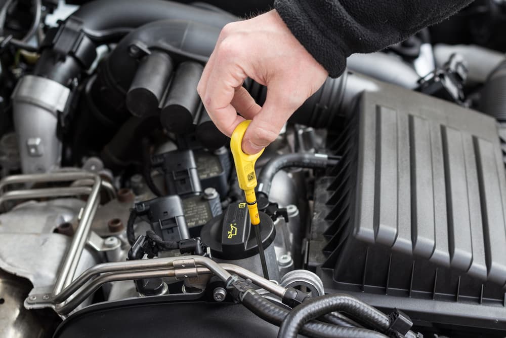 Oil Checking - Mobile Mechanic In Belmont, NSW