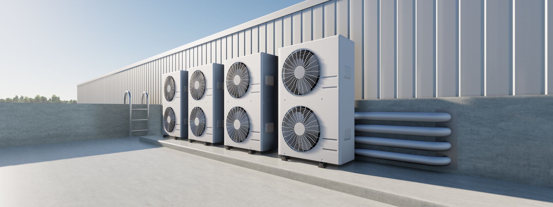 Une rangée de climatiseurs sur le côté d'un bâtiment.