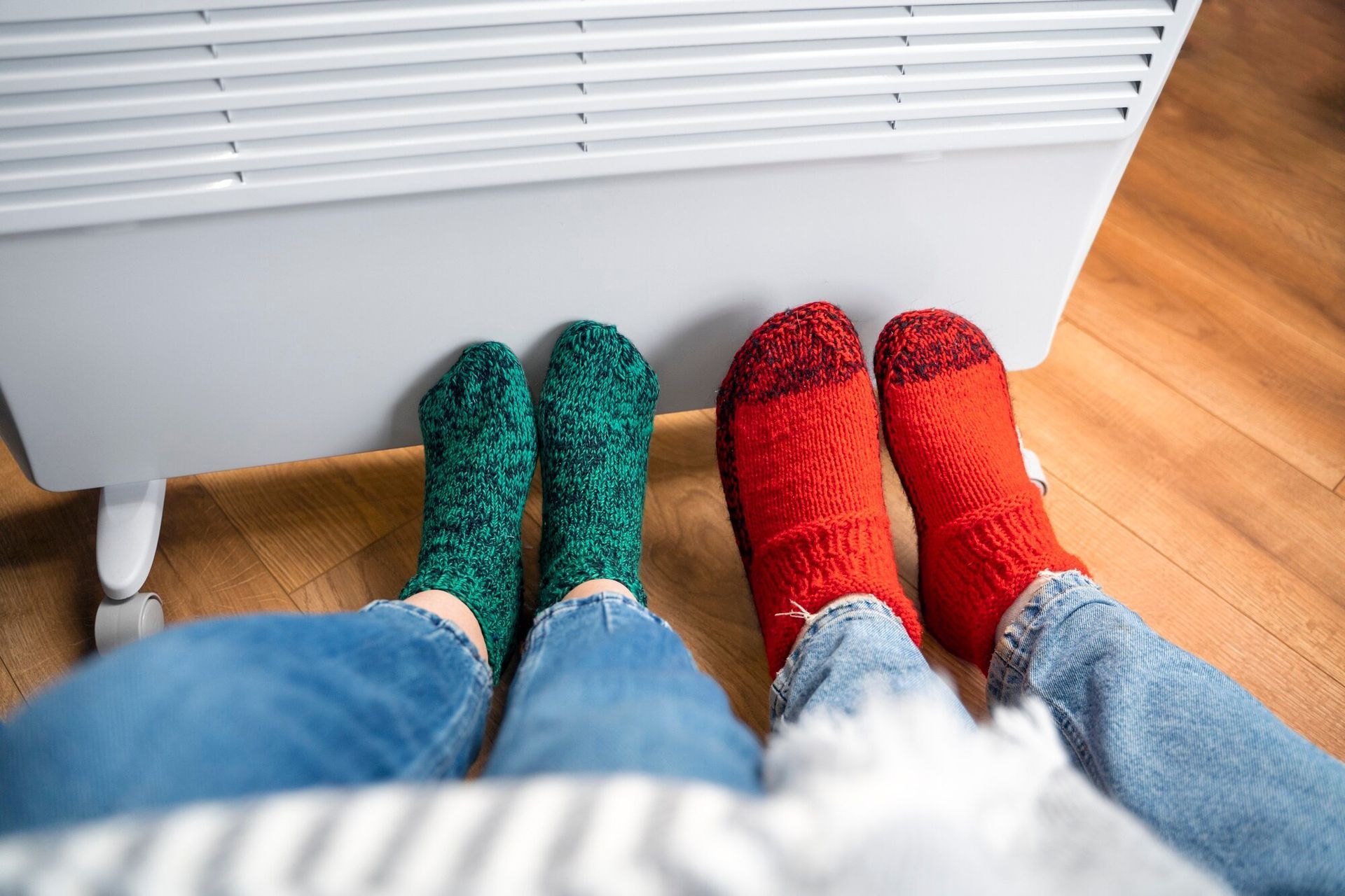 2 paires de pieds sur unité de chauffage