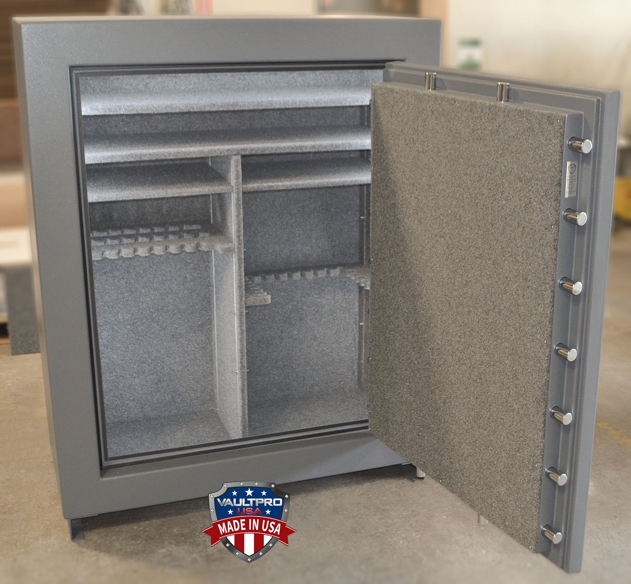 760 Model Safe Mult-Flex interior can be configured for multiple size long guns, with ability to store hundguns, ammo and other valuables.