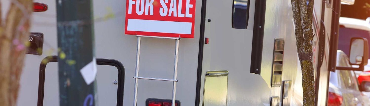 Used-RV-for-sale-on-residential-neighborhood-street Best Way to buy a used RV