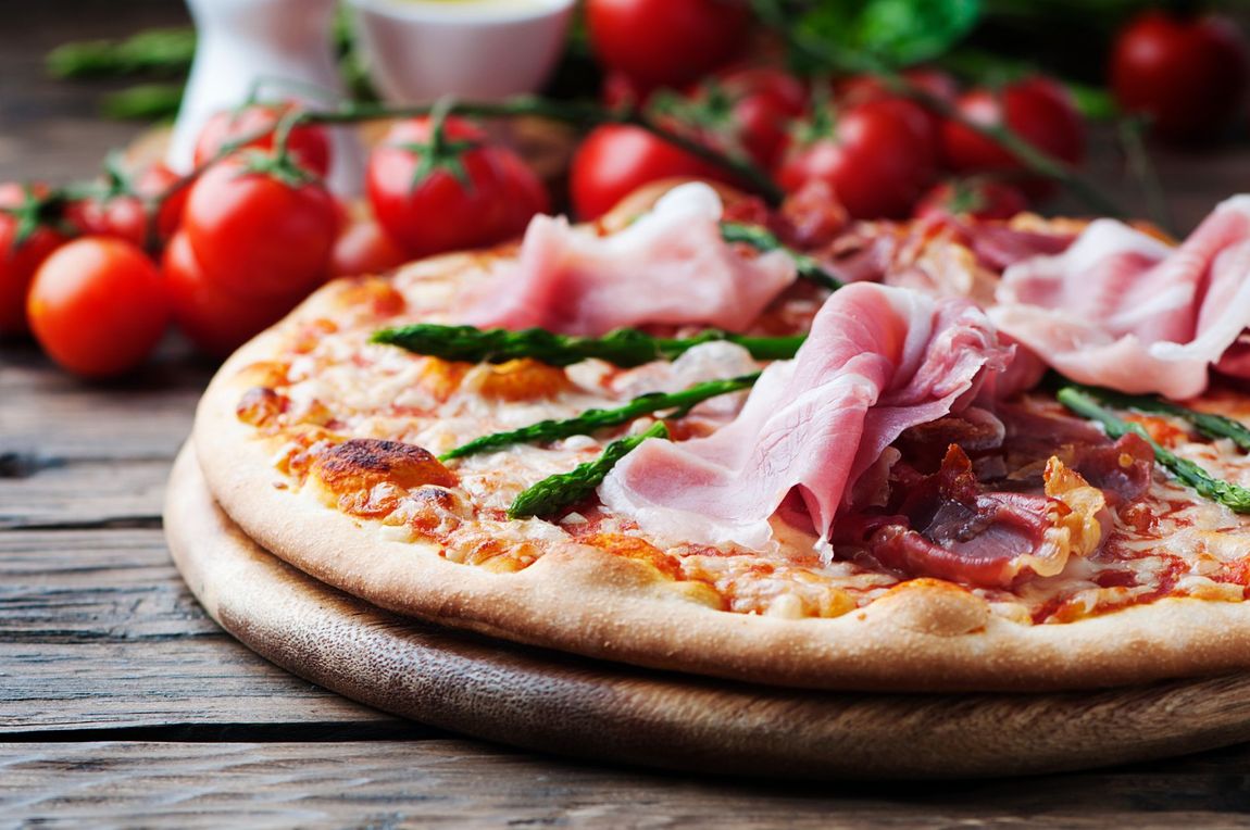 pizza appena uscita dal forno