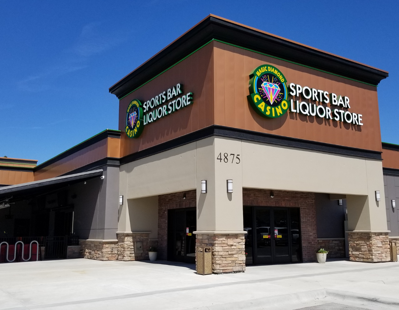 Missoula Magic Diamond Liquor Store & Sports Bar Exterior