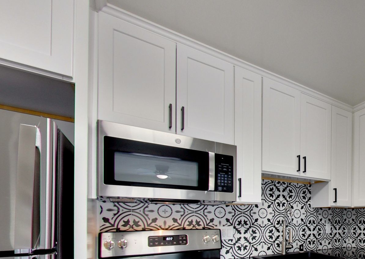 MICROWAVE OVEN