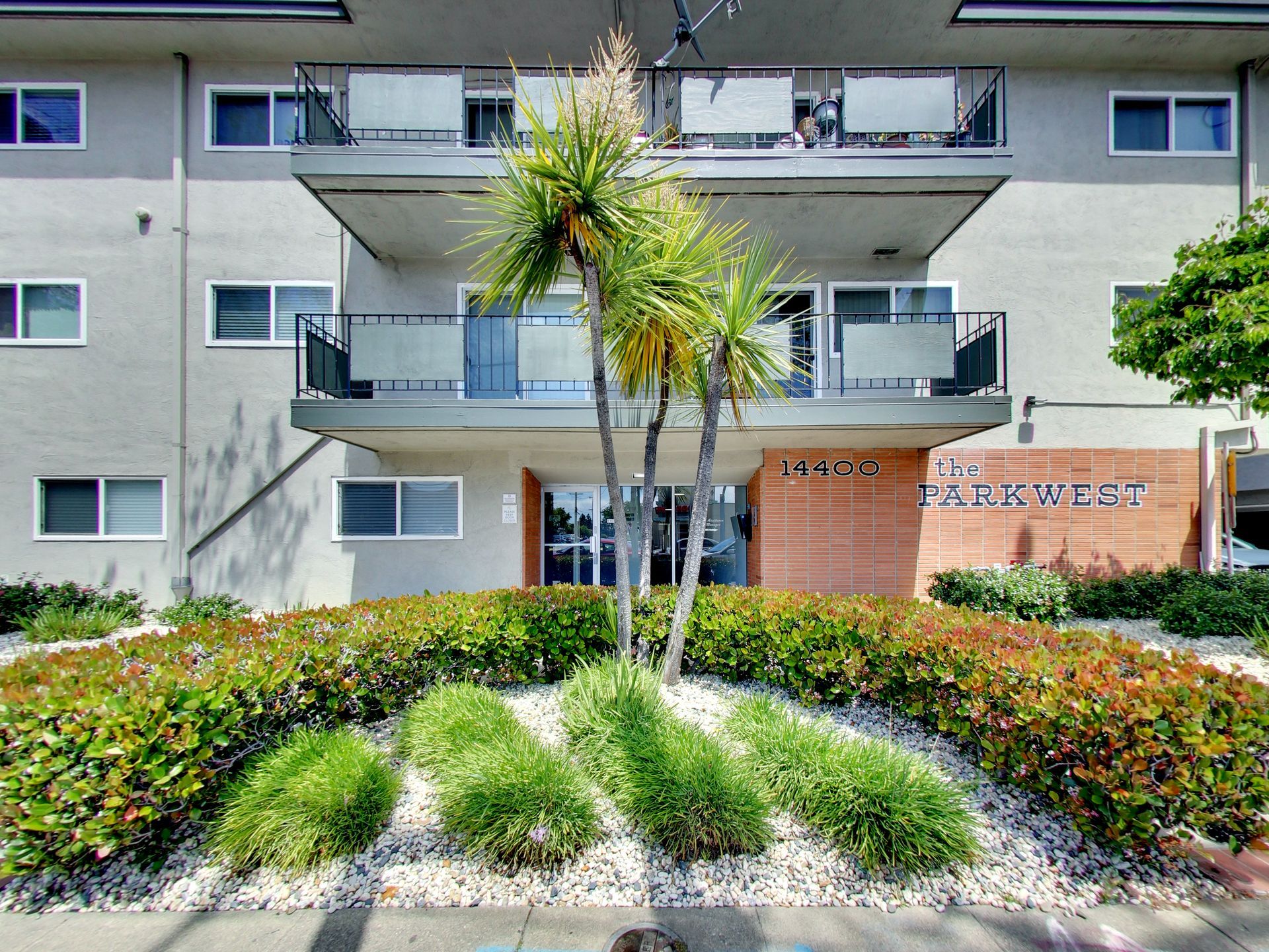 front facing photo of 270 perkins apartment building