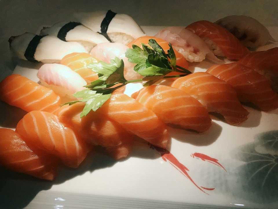 piatto di sashimi misto
