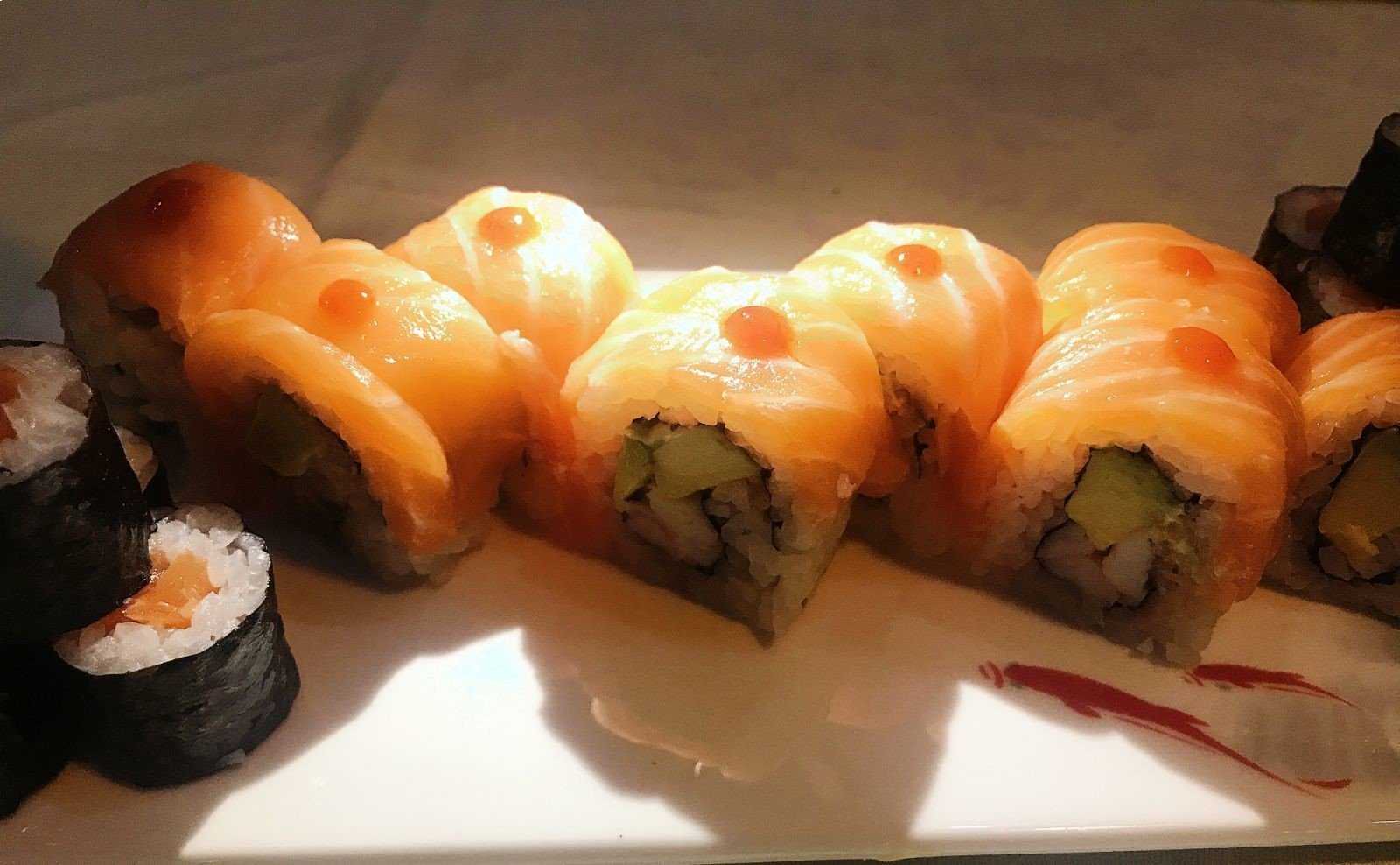 uramaki al salmone