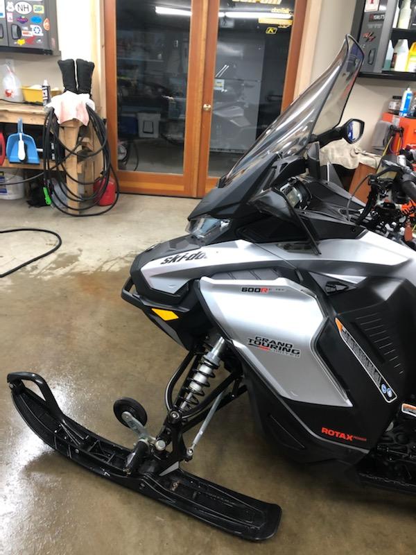 ski mobile detailing