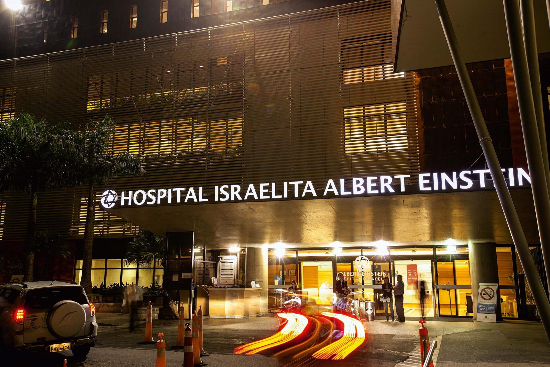 Hospital israelita albert einstein is lit up at night