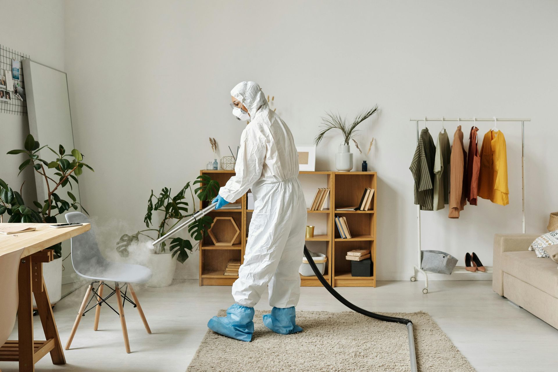 worker applying pest control in Mansfield, OH