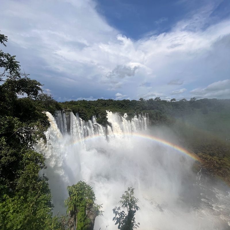 Marvel at the breathtaking Kalandula Falls in Angola, where powerful torrents of water cascade dramatically into lush green surroundings. This stunning scene showcases one of Africa’s most spectacular and lesser-known natural wonders, blending raw power with serene beauty. Witnessing this remarkable waterfall is a truly unforgettable experience. Let Inspiration Africa craft your bespoke, tailor-made journey to explore Angola’s extraordinary landscapes and hidden gems. Start planning your unforgettable adventure with us today!