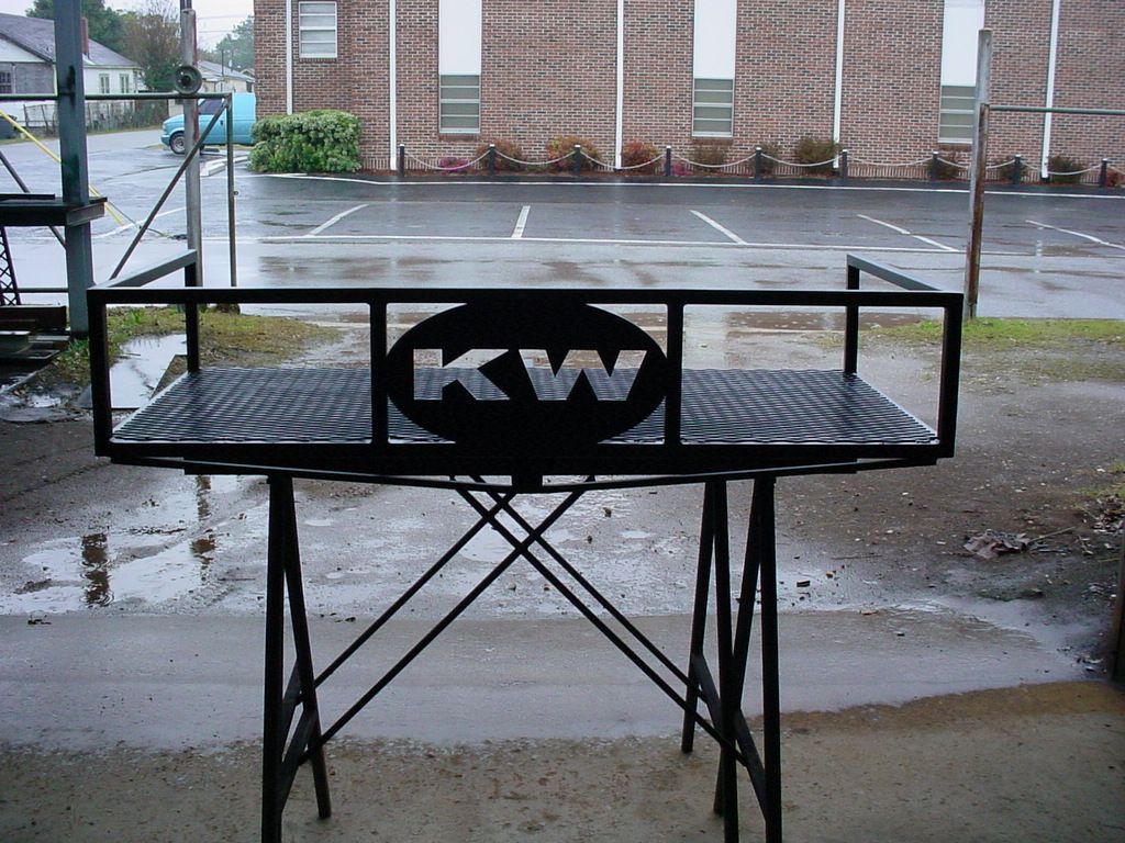 A black table with a sign that says kw on it