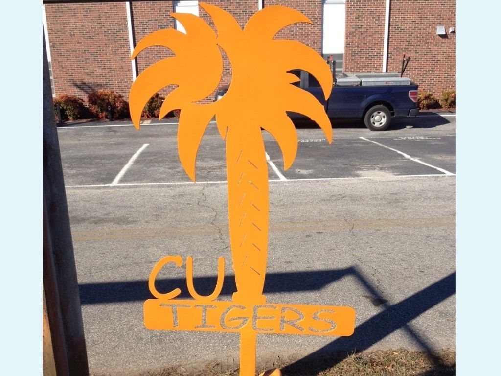 A cu tigers sign with a palm tree on it