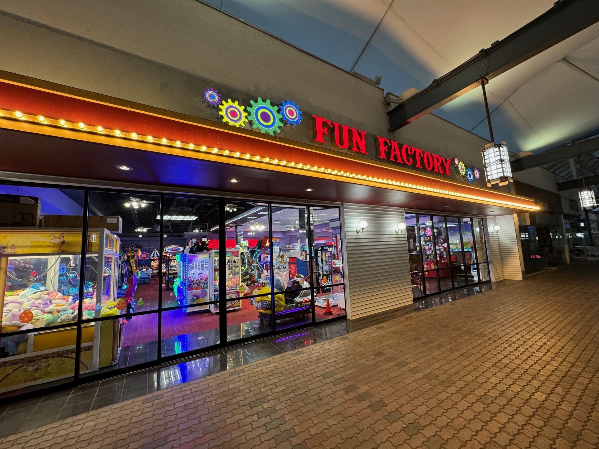 A large building with a sign that says fun factory