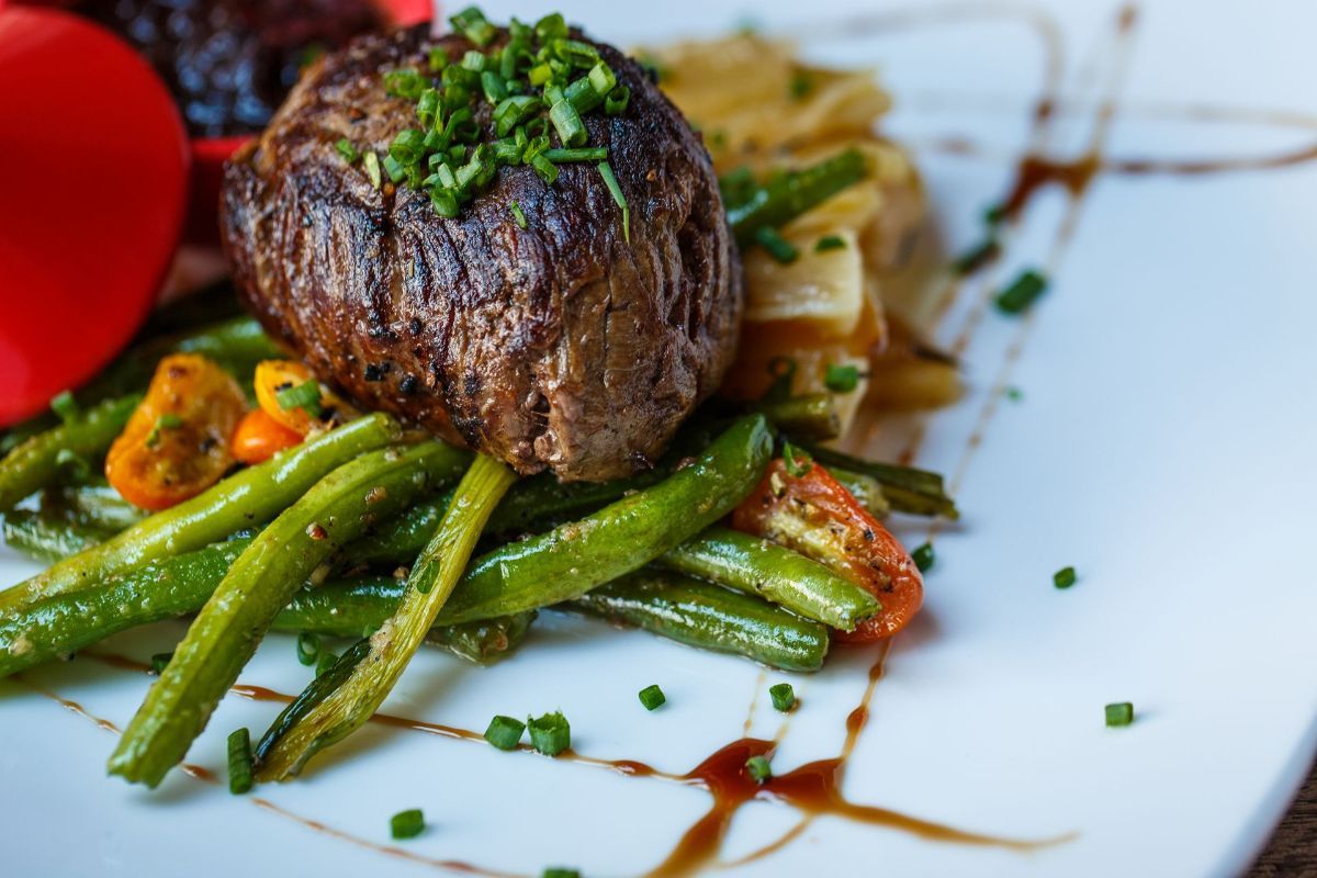 filet with veggies