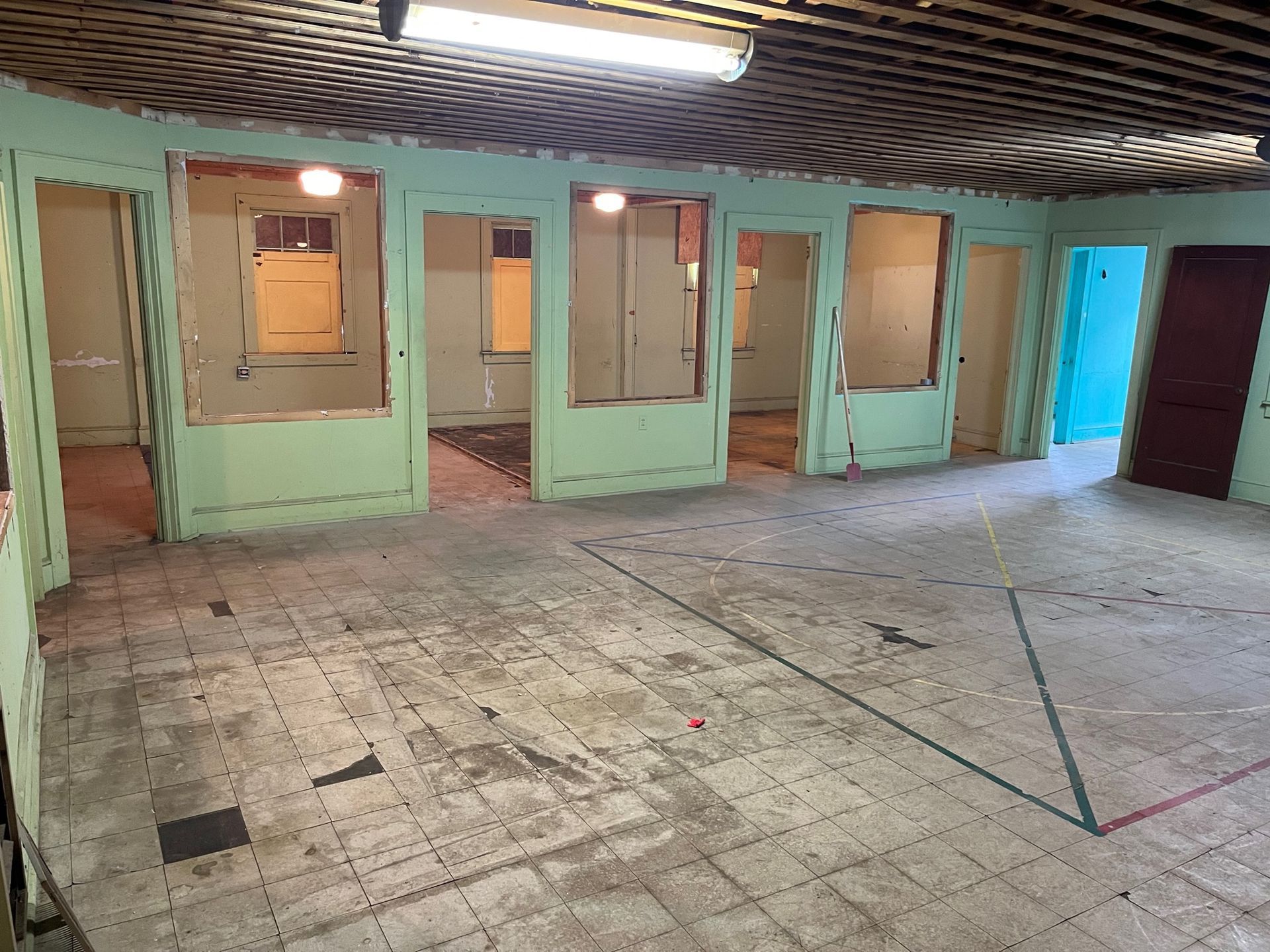 An empty room with a lot of windows and doors.