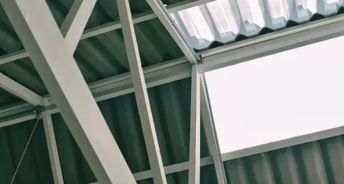 construir estructura de metal para una cubierta en Madridejos, Toledo