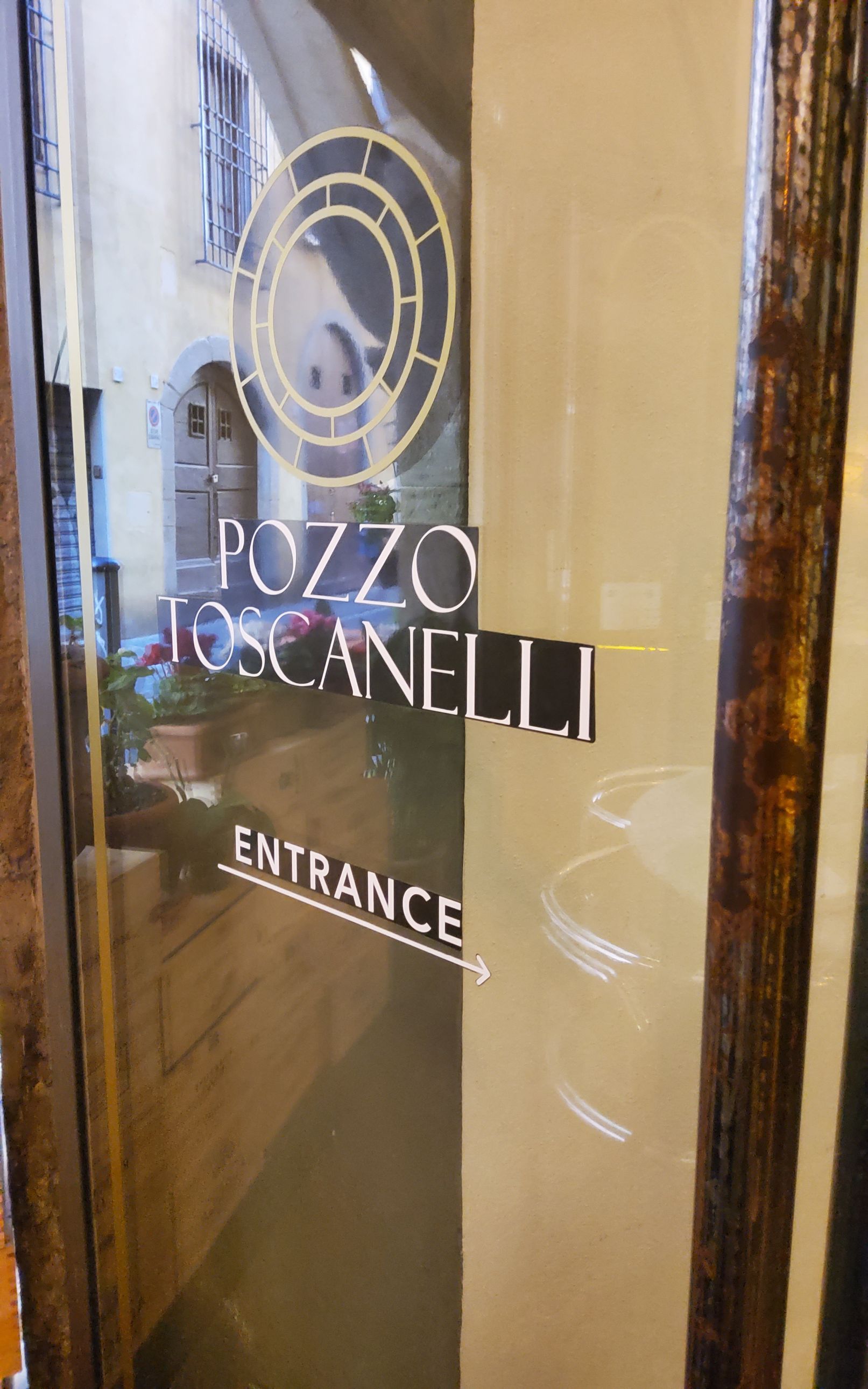 Ingresso dell'osteria