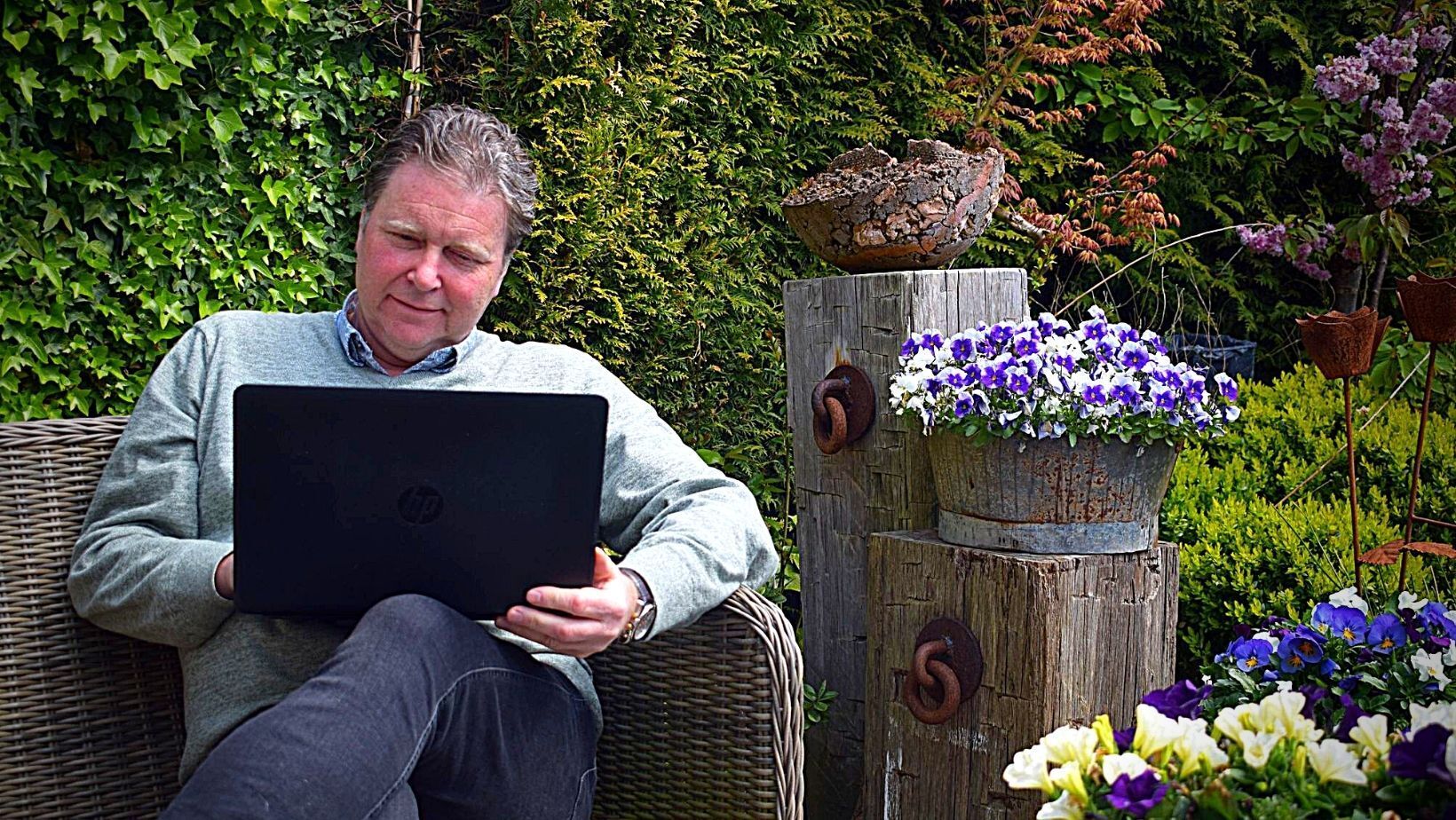 Eduard Meinema, author / visual artist, writing in the garden.