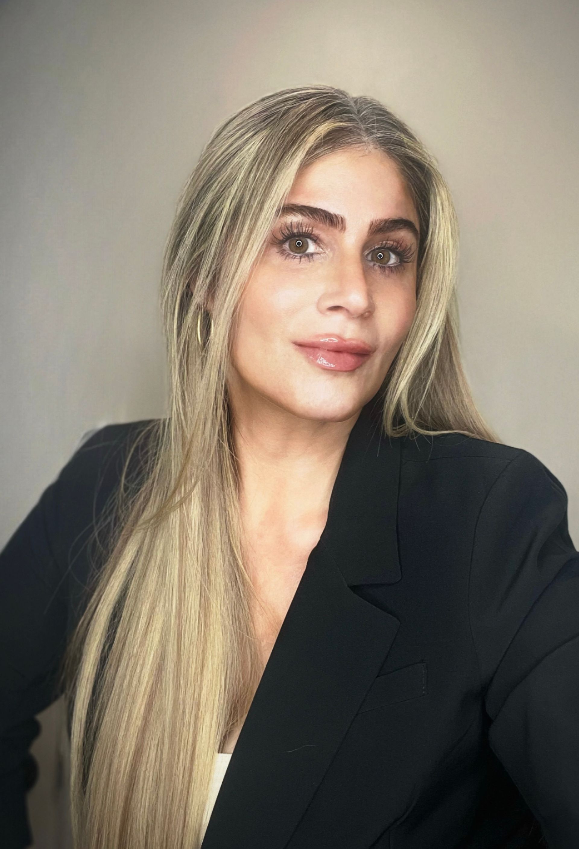 Maintaining results from previous treatments, suppressing melasma, controlling hormonal acne, stimulating collagen and preventing age related concerns.