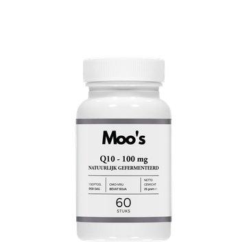 Een witte fles Moo's Q10 100 mg supplement met 60 capsules, afgebeeld op een witte achtergrond.