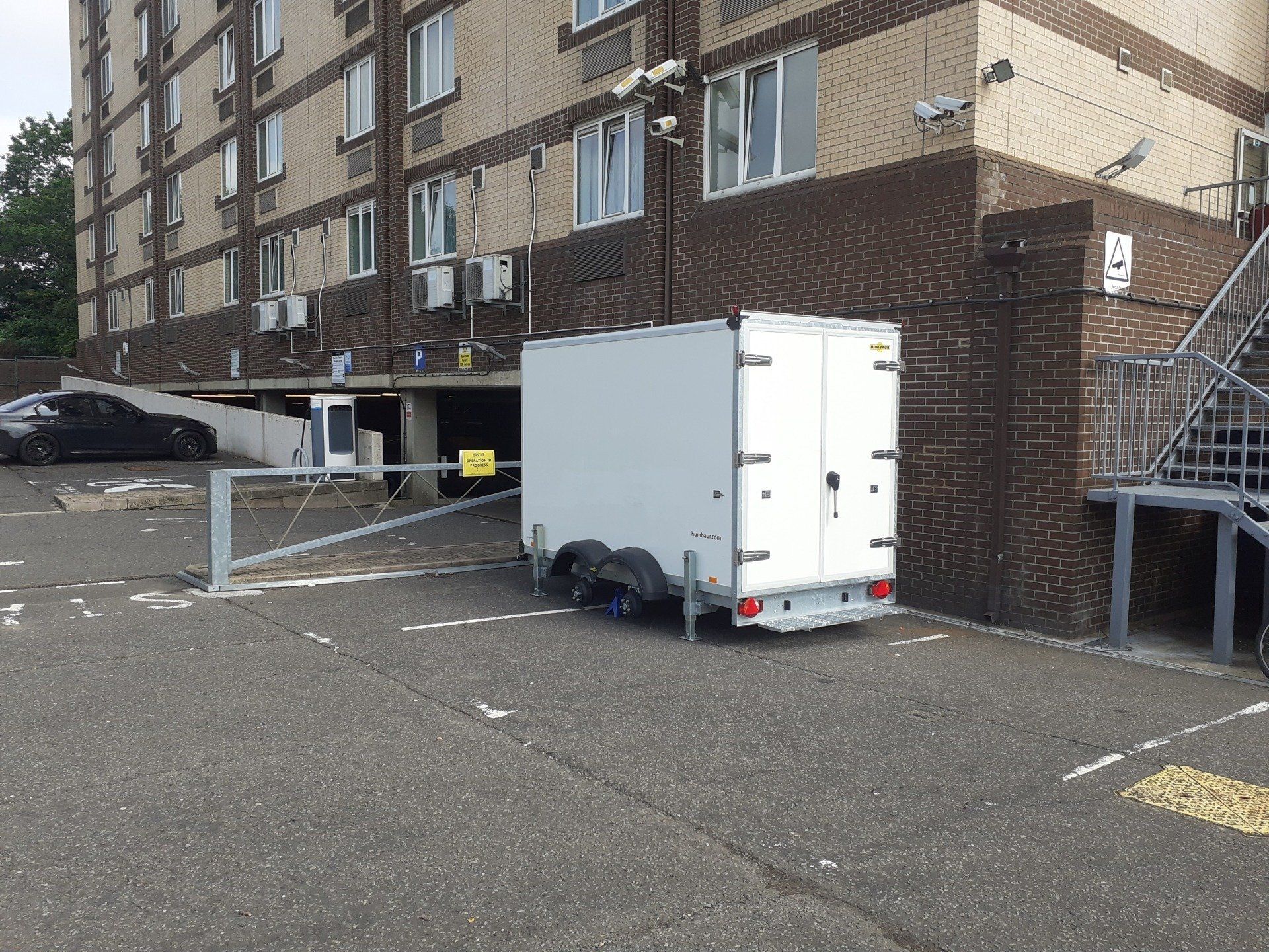 freezer trailer with wheels removed