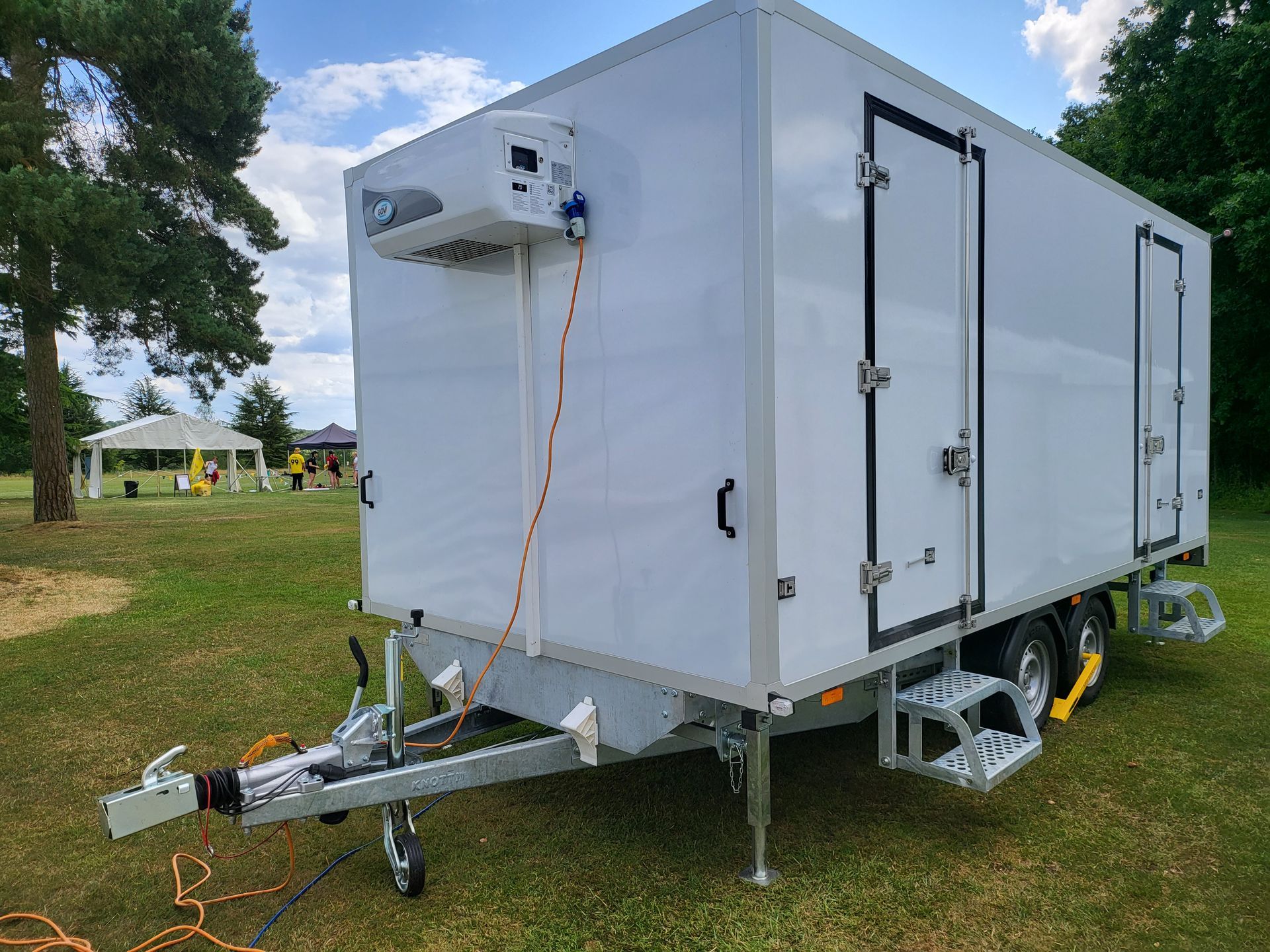 Split compartment fridge and freezer trailer