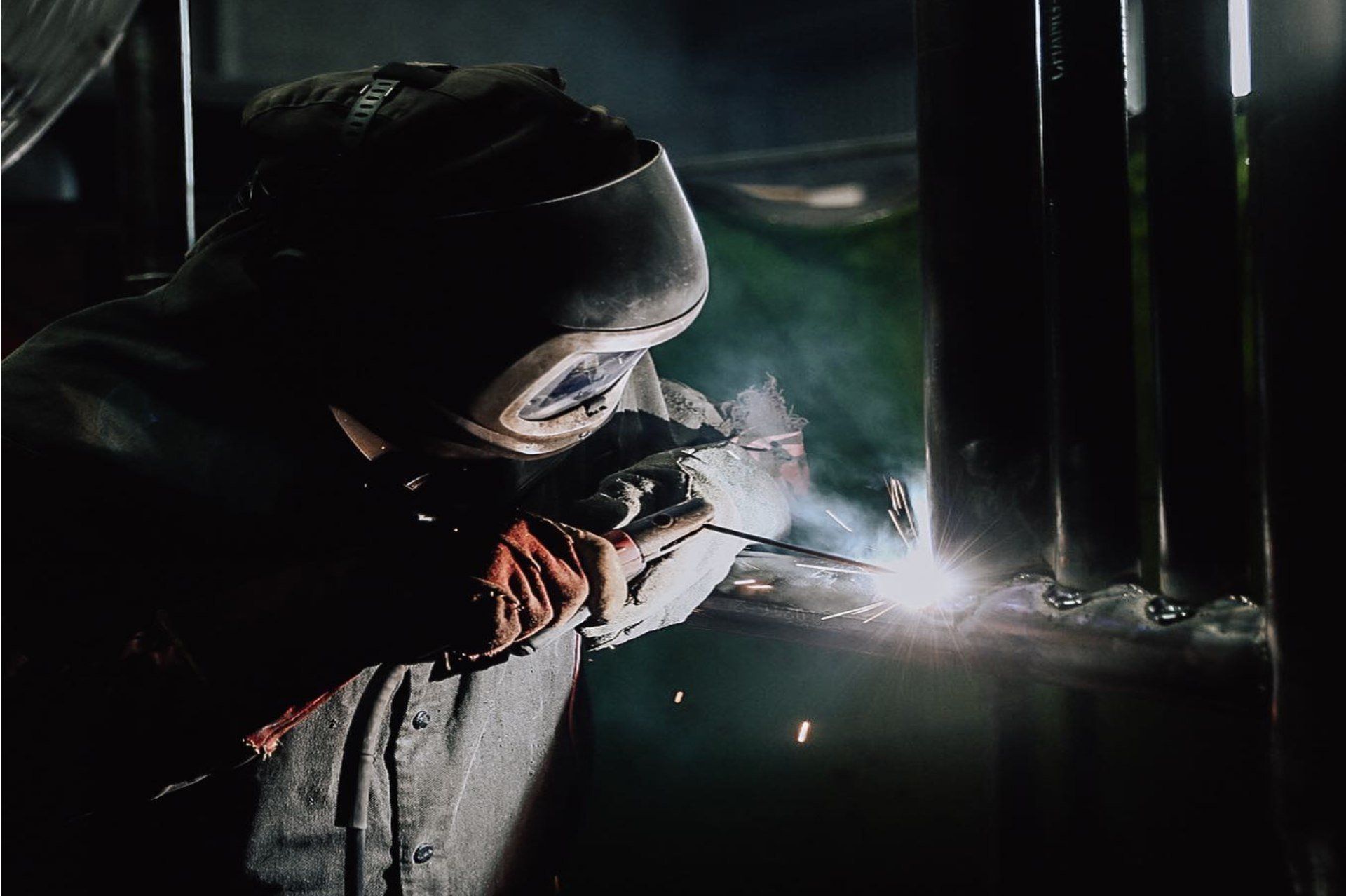 Ma fixing line using screw | Queensland | East Coast Steam Ma fixing line using screw | Queensland | East Coast Steam
