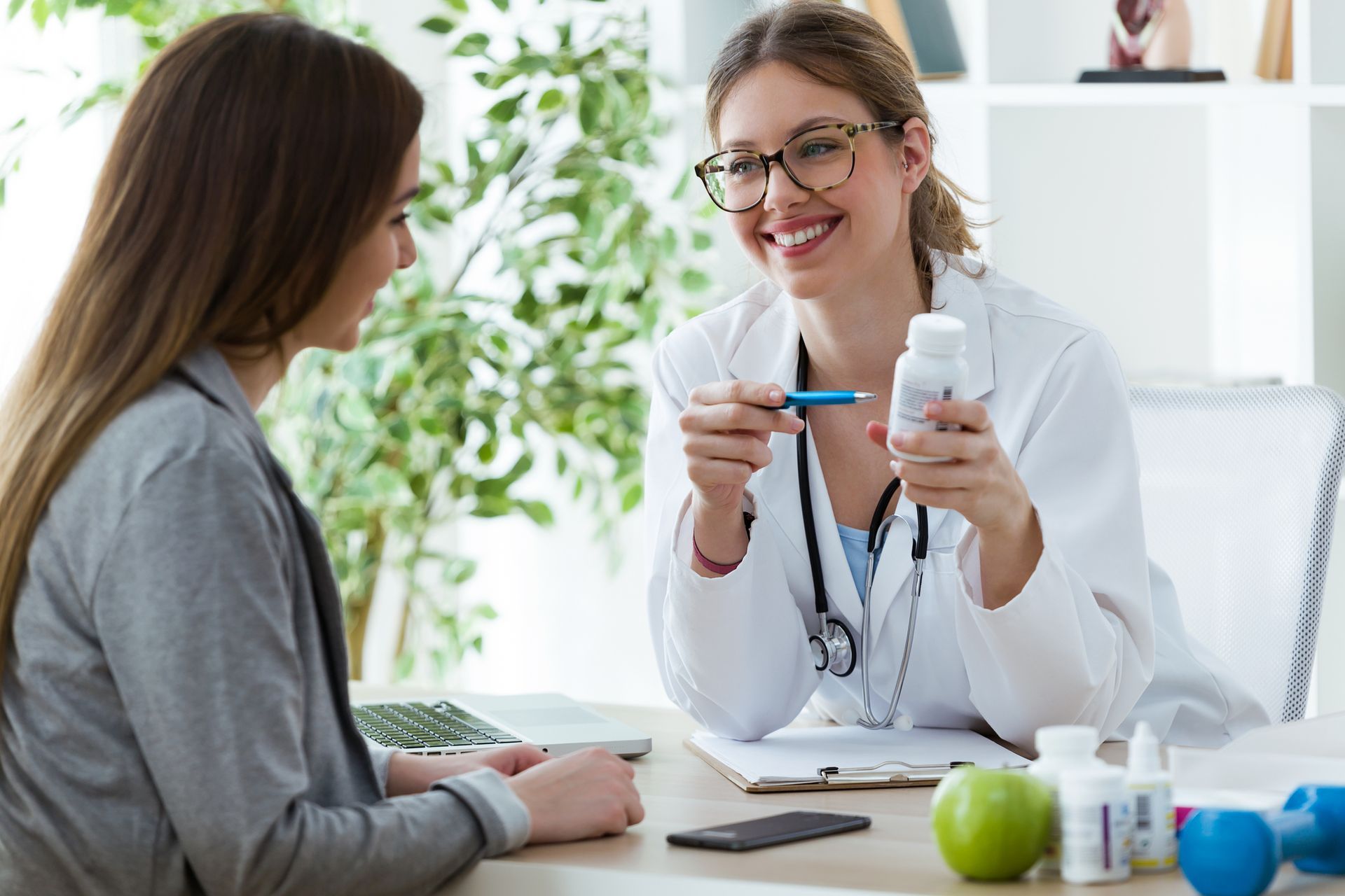 A woman is showing patient nutritional supplements. A woman is showing patient nutritional supplements.