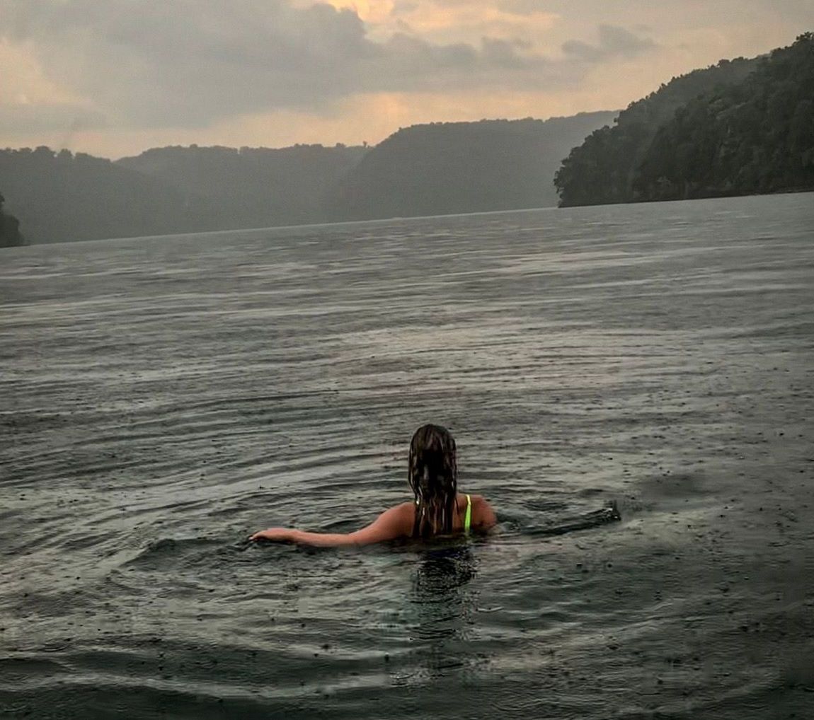women-in-the-lake