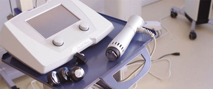 A medical device is sitting on top of a blue tray.