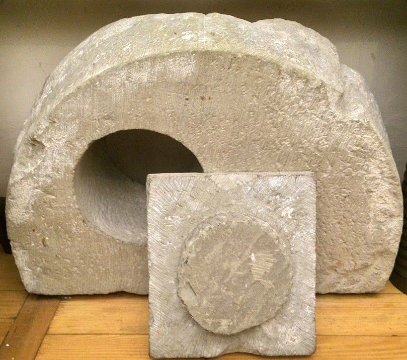 The stone lid used to close the dungeon