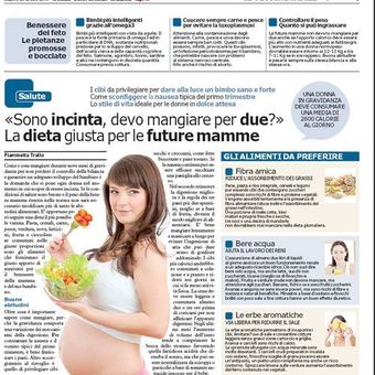 Articolo di una rivista italiana sull'alimentazione in gravidanza, con in copertina una donna che tiene in mano un'insalata.