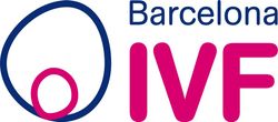 Logo di Barcelona IVF in blu e rosa con icona circolare e testo in grassetto.
