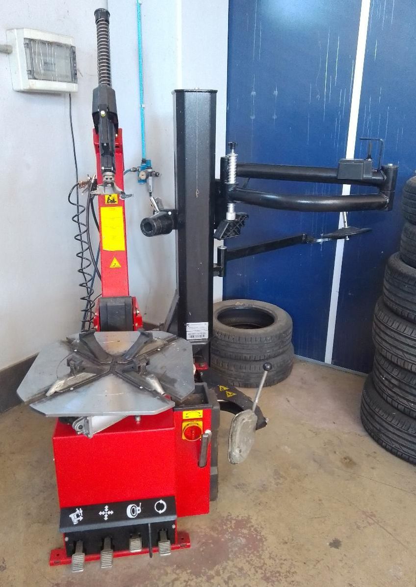 postazione per montaggio gomme
