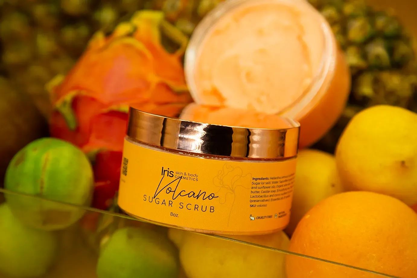 A yellow jar with the word volcanico on it