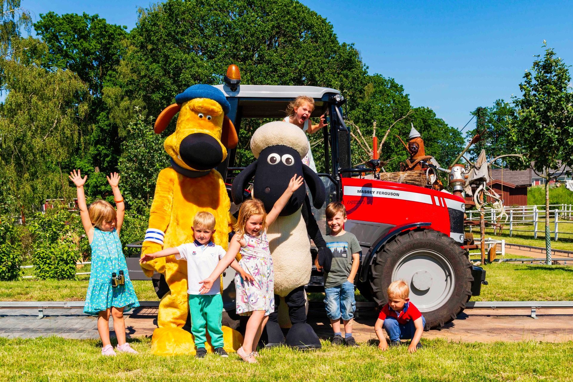 Fåret Shaun Land i Skånes Djurpar - möt Shaun och Timmy!