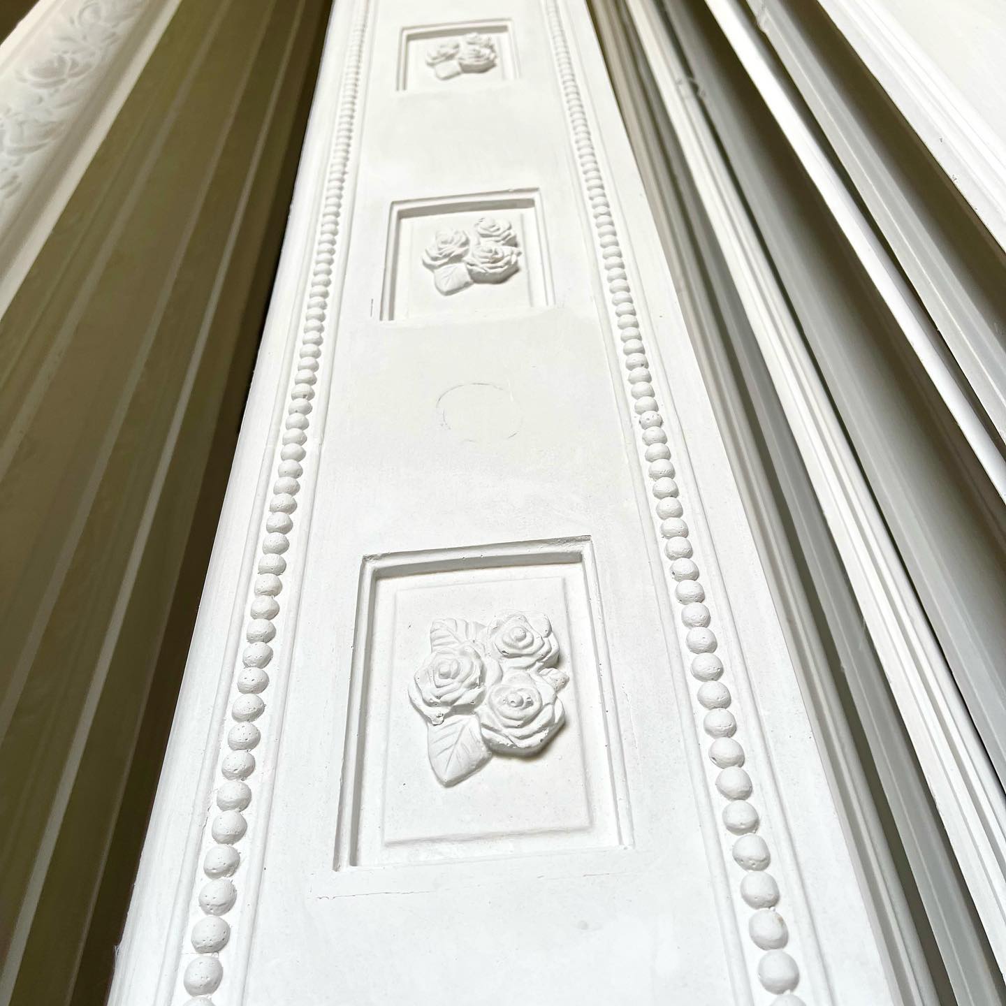 White Floral Recessed Frieze — Custom Cornices in Logan Village, QLD